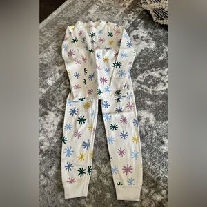 Hanna Andersson White Pajama Set with Multicolor Starburst Print
